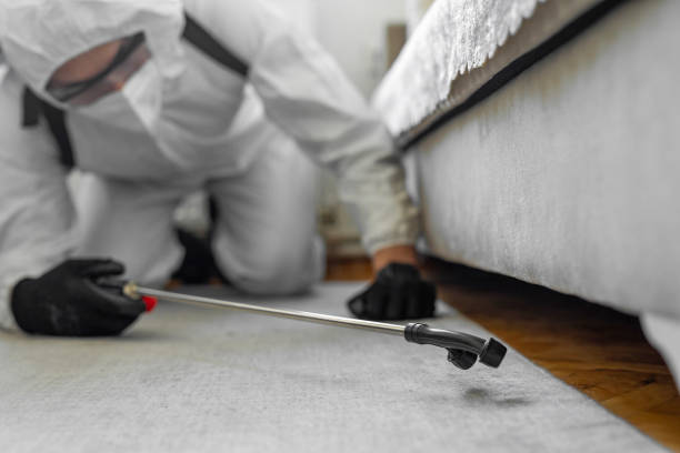 Professional Pest Control technician working in Fulton County County, IN